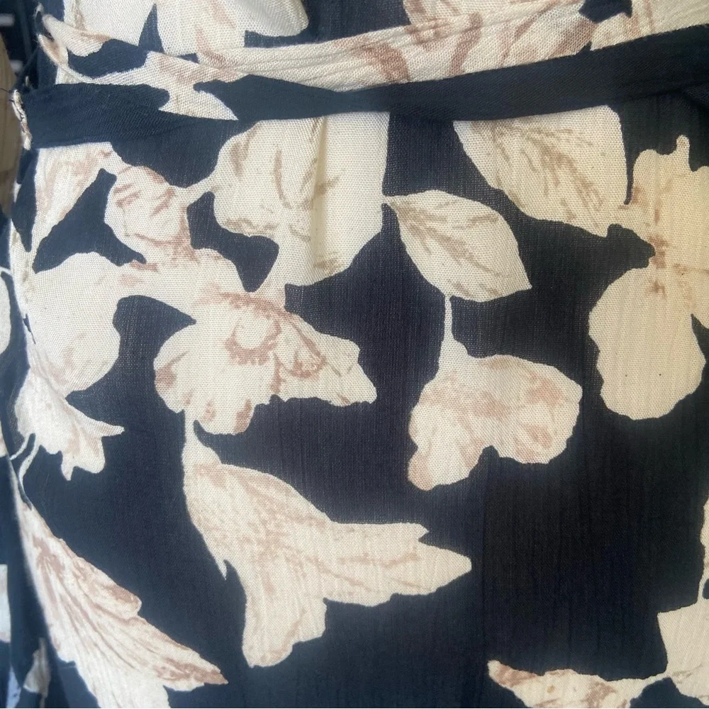 Billabong Floral Fever Wrap Dress Size M Black Ivory Feminine Light Romantic - Picture 13 of 14